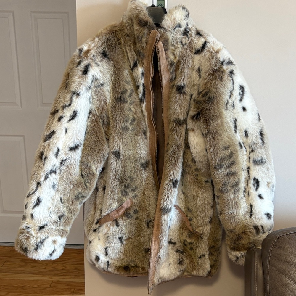 Luxurious Faux Fur Coat in Tan and Brown *Reversible and Real Leather *
